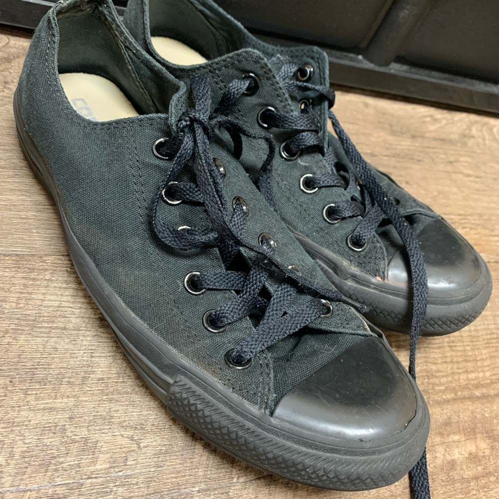 Size 7 Black Lowtop Converse